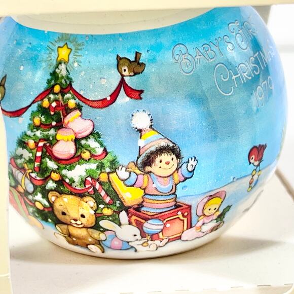 Hallmark Unbreakable Baby’s First Christmas Satin Ornament Tree-Trimmer 1979 - Picture 7 of 7